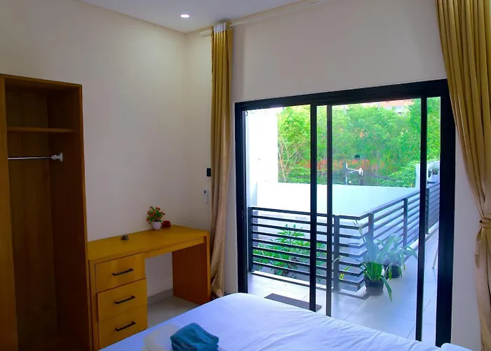 Balcony Room, 8 Minute Walk To - Nvb