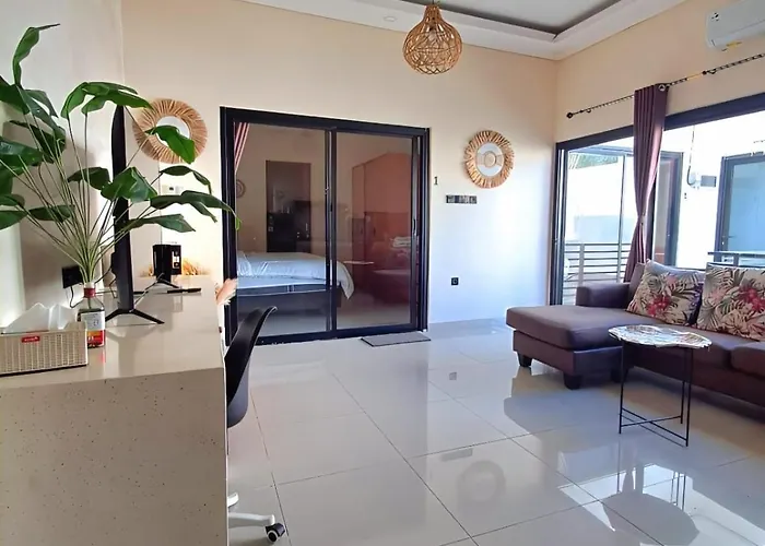 Balcony Room, 8 Minute Walk To - Nvb Habitación en casa particular Sanur