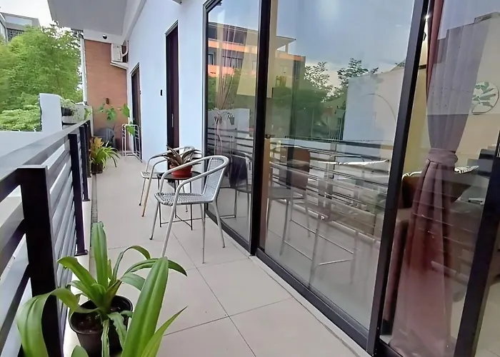 Balcony Room, 8 Minute Walk To - Nvb Habitación en casa particular *