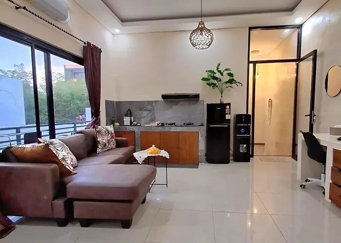 Balcony Room, 8 Minute Walk To - Nvb Sanur